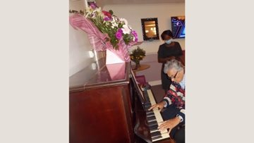 Piano concerto performance at Wigston care home